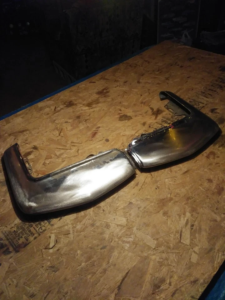 Cadillac 1962 sedán Deville parachoques delantero cromado par extremos superiores hacer oferta Foto 2 de 4