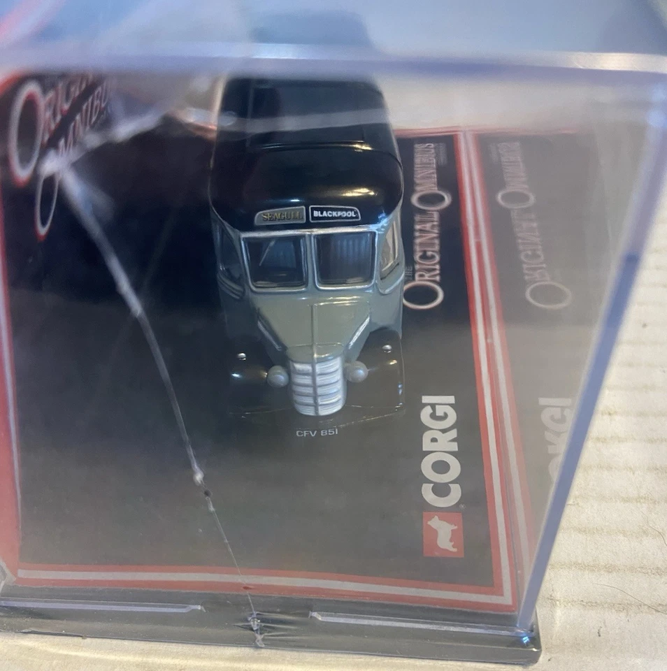 CORGI 1:76  BEDFORD OB COACH-42625 / # 1040 of 5000 Seagull Coaches - Image 4 of 4