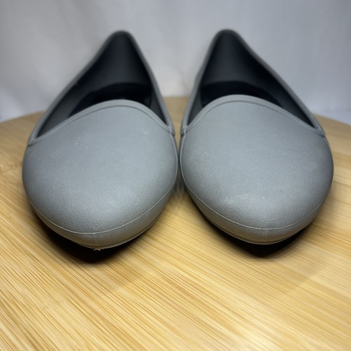 Crocs Damengröße 7 kultiger flacher spitzer grauer Gummi-Slipper Freizeitschuh - Bild 3 von 8