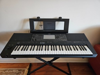 Yamaha PSR-SX700 61-Key Mid-level Arranger Keyboard - Black (Local