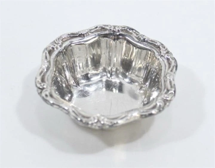 Tazón/taza de salsa Birks de plata esterlina con borde festoneado pequeño - 18 g Canadá Foto 4 de 4