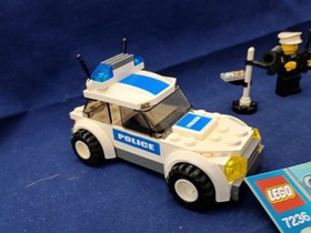 LEGO CITY: Police Car (7236) Used 100% complete w/instructions.  W/ Original box