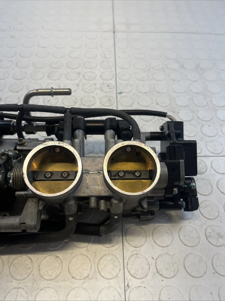 08-20 SUZUKI HAYABUSA CORPO DO ACELERADOR USADO TUBO DE ALIMENTAÇÃO DE COMBUSTÍVEL QUEBRADO - VEJA FOTOS FABRICANTE DE EQUIPAMENTO ORIGINAL - Imagem 3 de 4