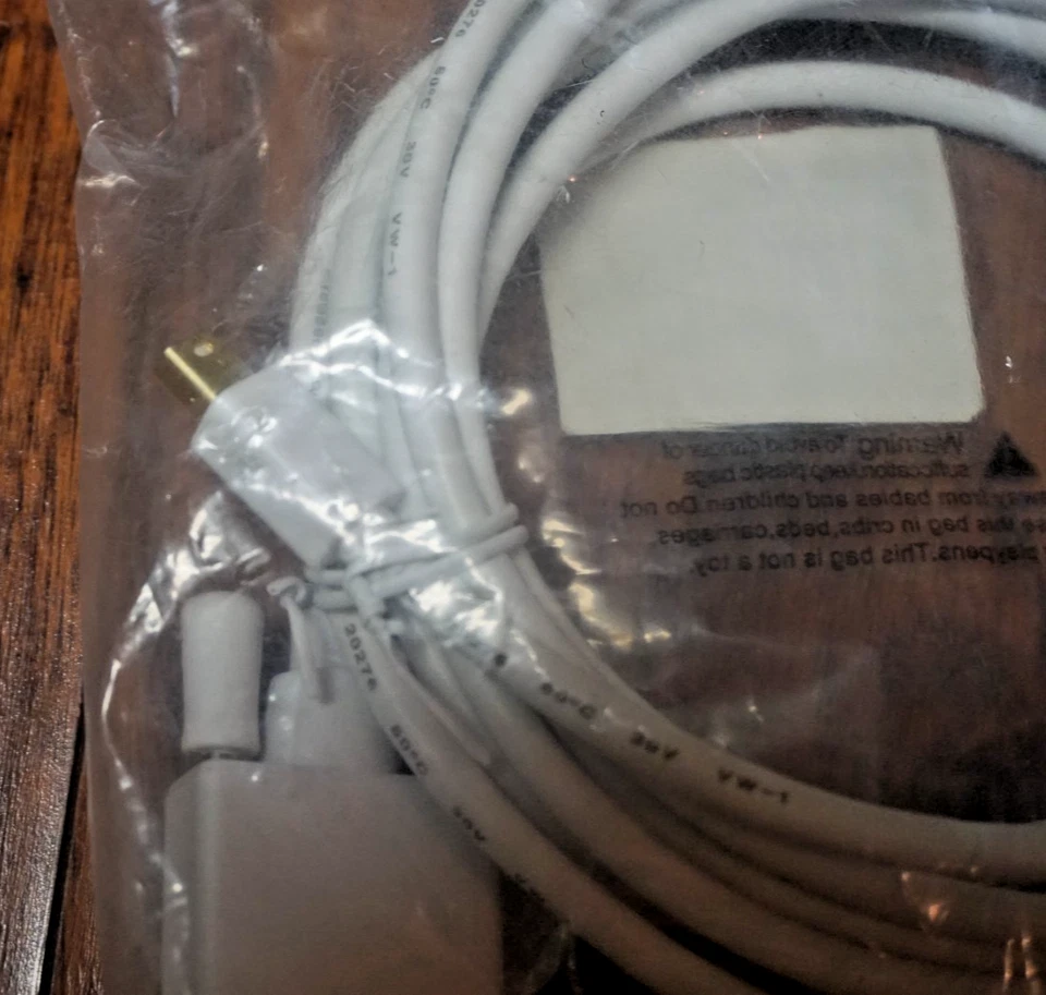 10ft Gold Plated 32AWG Mini DisplayPort / Thunderbolt to VGA Cable - White - Image 3 of 3