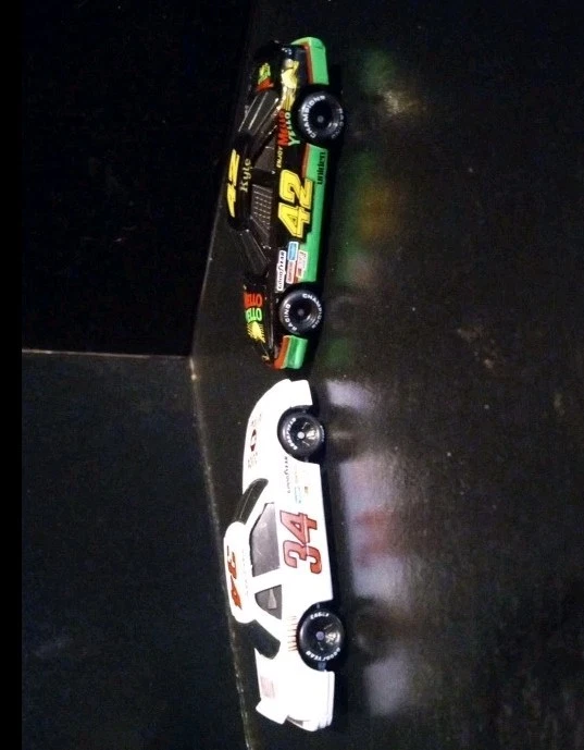 11 Mixed Vehicles Loose Bulk Lot Of Cars 1/64 Scale Mixed Years - Image 4 of 4