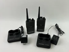 Pair Motorola Spirit MU21CV P24SRD03F2AA Portable 2-Way Walkie w/ Charger Bases