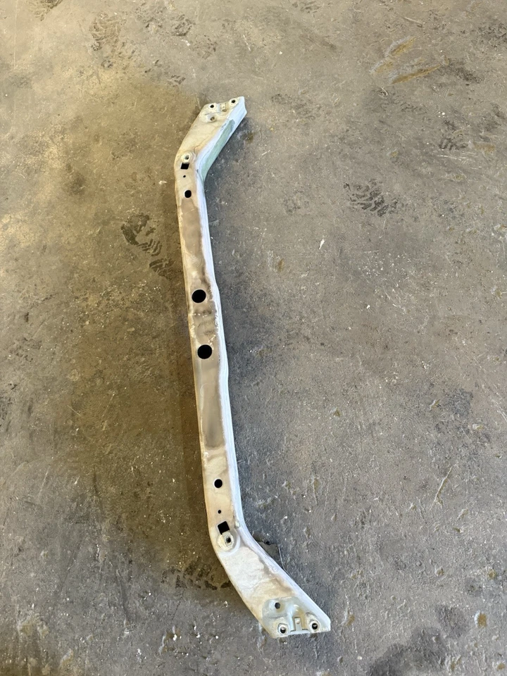 Barra de amarre de soporte de núcleo de radiador superior blanca | Ford F250 F350 Excursion 1999-2004 Foto 4 de 4