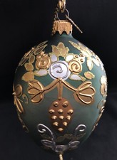 NEIMAN MARCUS CHRISTMAS ORNAMENT GREEN  GOLD BEADED PINECONE 2003 BUTTERFLY TAG