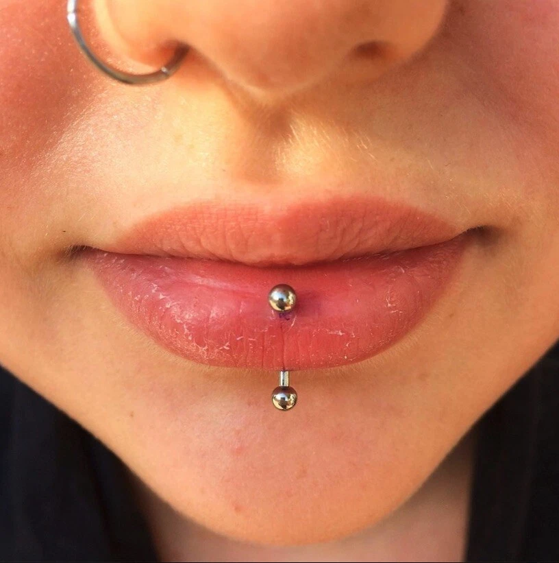 Circular barbell lip clearance piercing