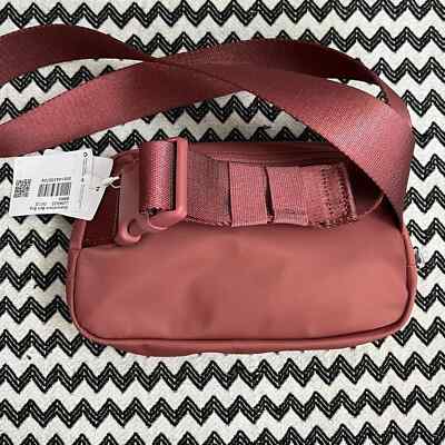 lululemon Everywhere Belt Bag 1L - Pink lululemon Everywhere Belt Bag 1L - Pink
