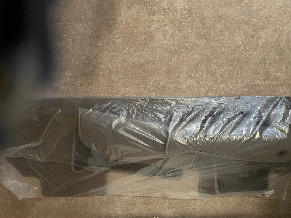 Juego de 4 alfombrillas grises de fábrica GM nuevas con etiquetas para Chevrolet Traverse 2018-2023 Foto 2 de 4