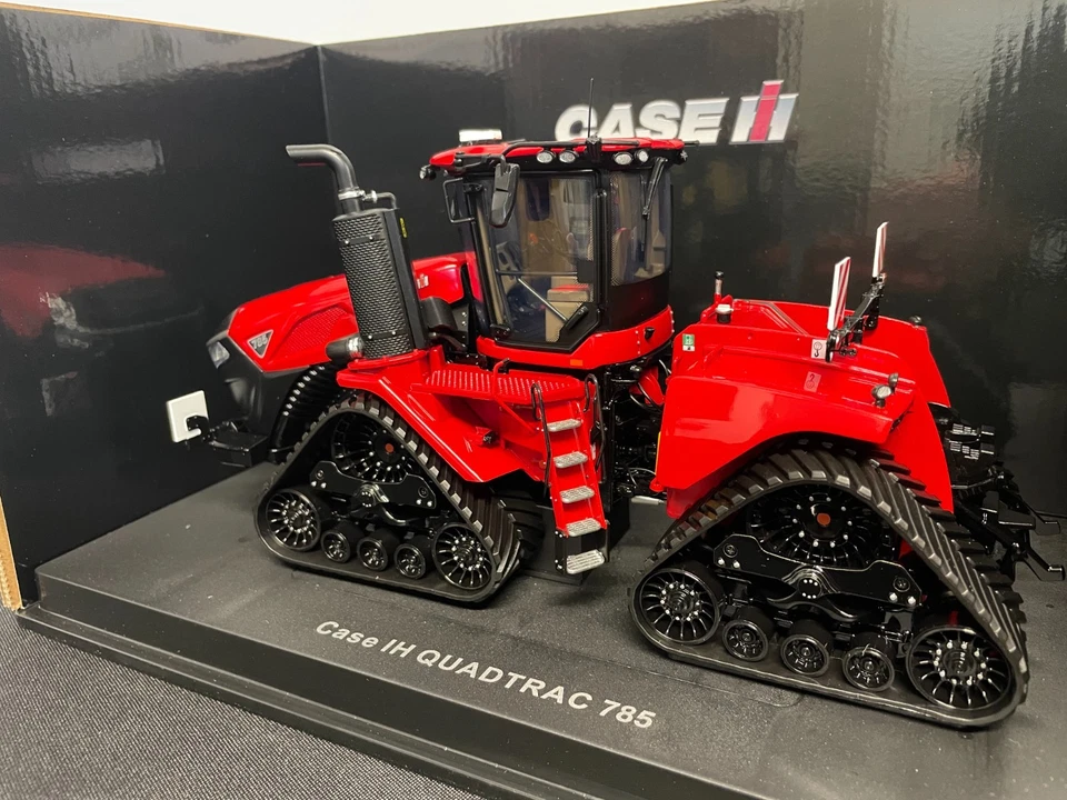 UNIVERSAL HOBBIES 6821 1:32 SCALE CASE QUADTRAC 785 TRACTOR - Image 3 of 3