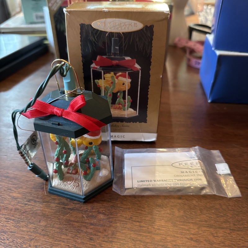 Hallmark Keepsake Magic Aquarium “ Holiday Swim” Ornament With Box