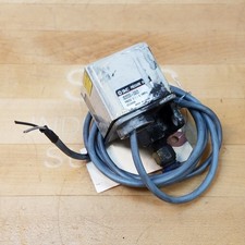 SMC IS3000-02L5 Pneumatic Pressure Switch, 0.1-0.7 Mpa, 24 VDC 4 Amp - USED