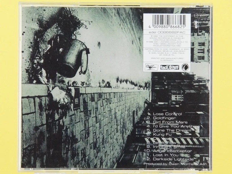 ash. - - - - - - - - - - 1977 - Bild 2 von 3