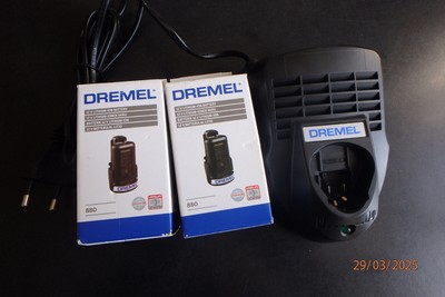 Original Dremel Akku 12V 2,0 Ah  2 Stück + Ladegerät für Dremel 8200 und 8220
