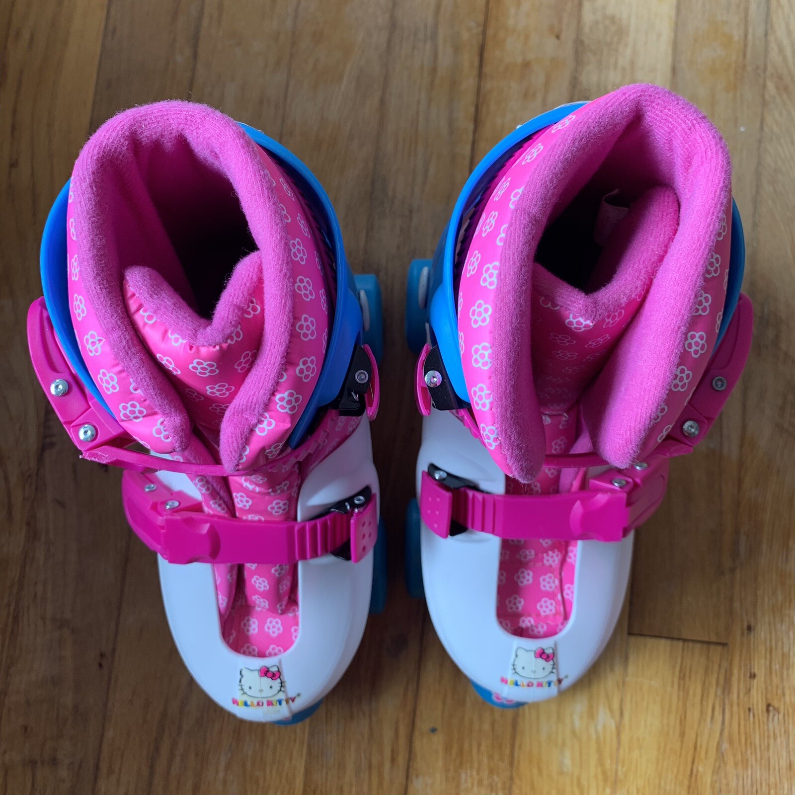 PlayWheels Hello Kitty Kids Adjustable Quad Roller Skates Size 1-4