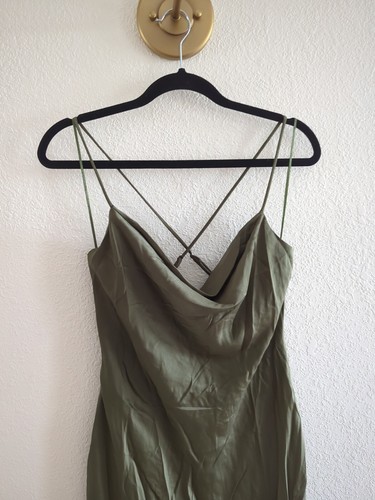 NWOT ASTR The Label Gaia Cowl Neck Satin Midi Dress Sage Size Medium - Afbeelding 4 van 7