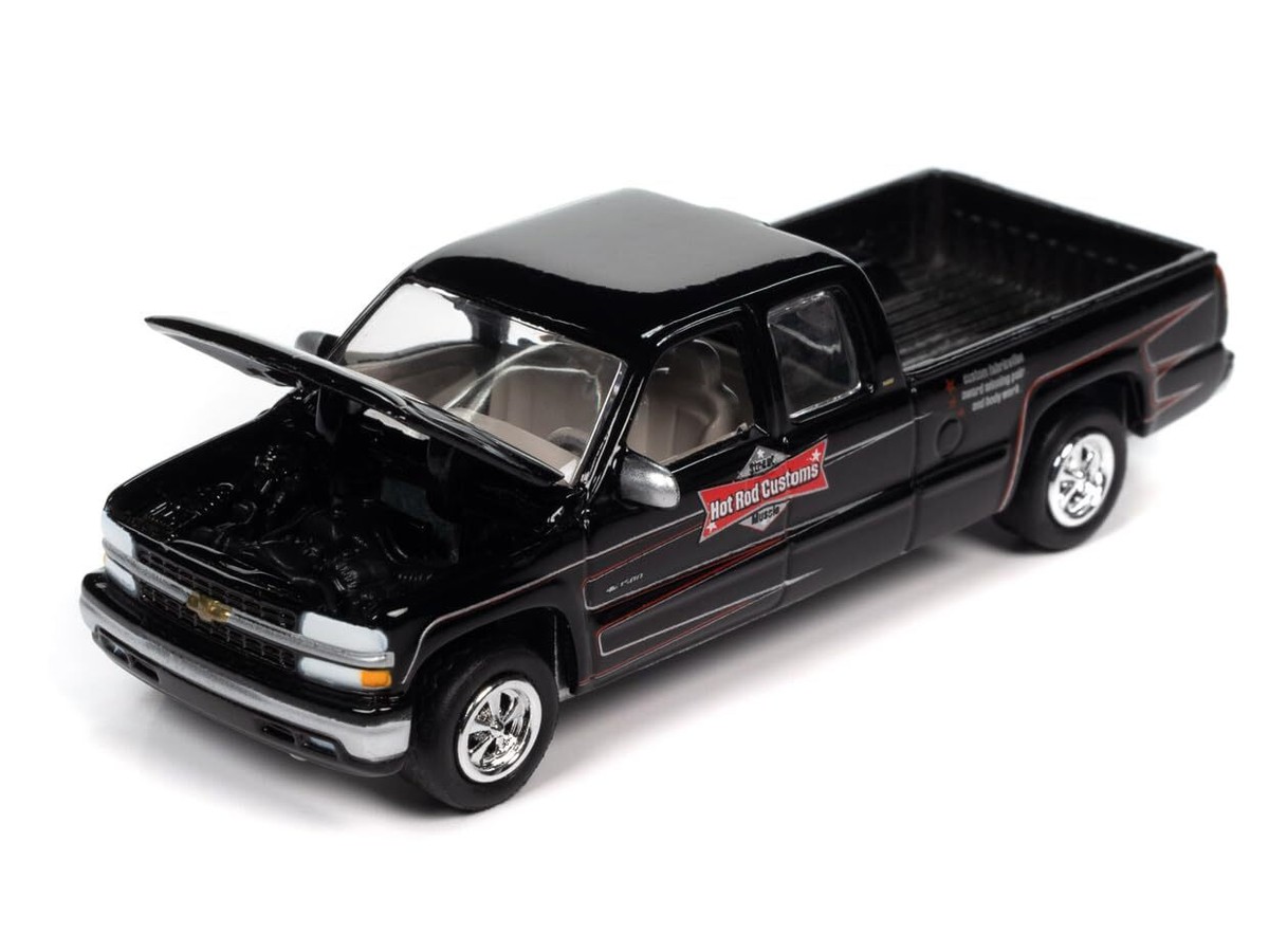 Johnny Lightning 1/64 2002 Chevy Sylvarad EX Cab Black