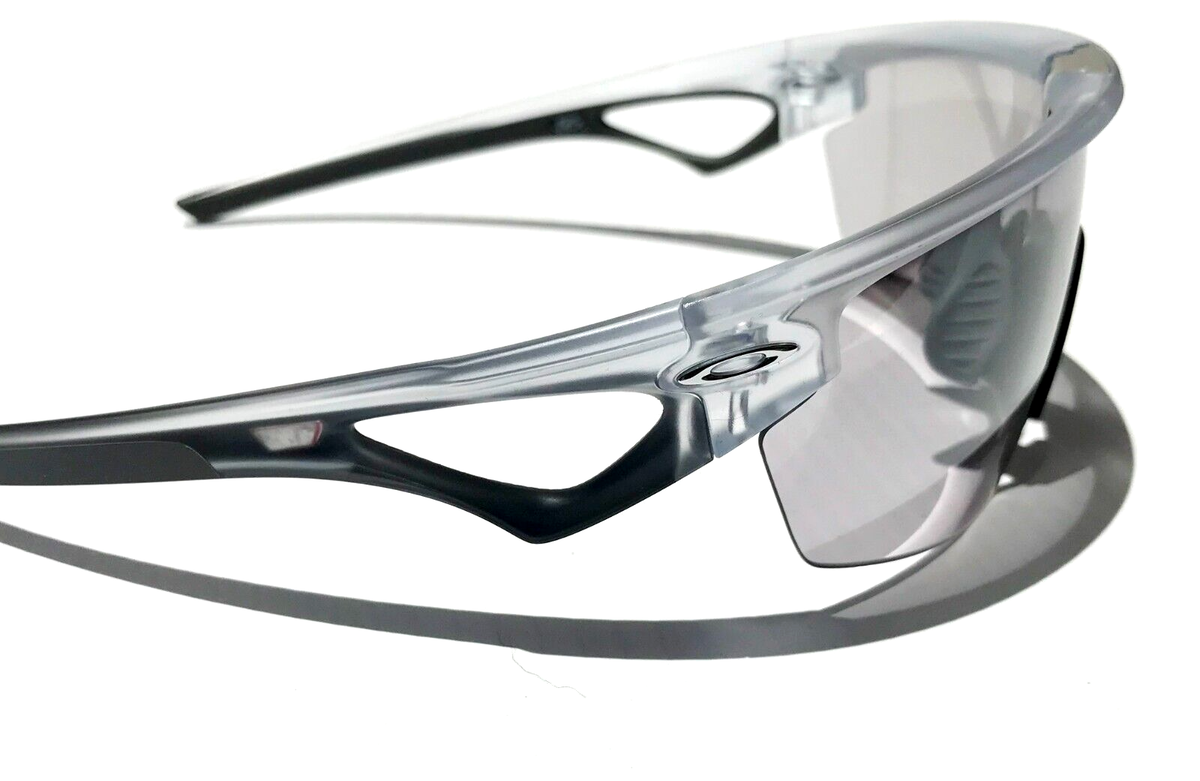 Oakley SPHAERA Matte Clear PHOTOCHROMIC Clear To Black Oakley SPHAERA Matte Clear PHOTOCHROMIC Clear To Black