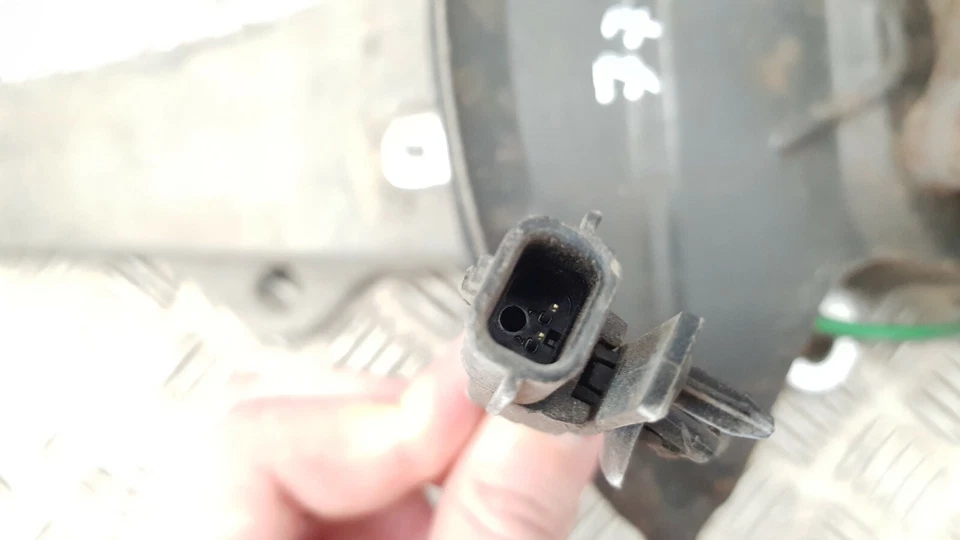 INFINITI M M30D 175KW LHD RUEDA DELANTERA IZQUIERDA SUSPENSIÓN BUJE HUSILLO NUDILLO Foto 3 de 4