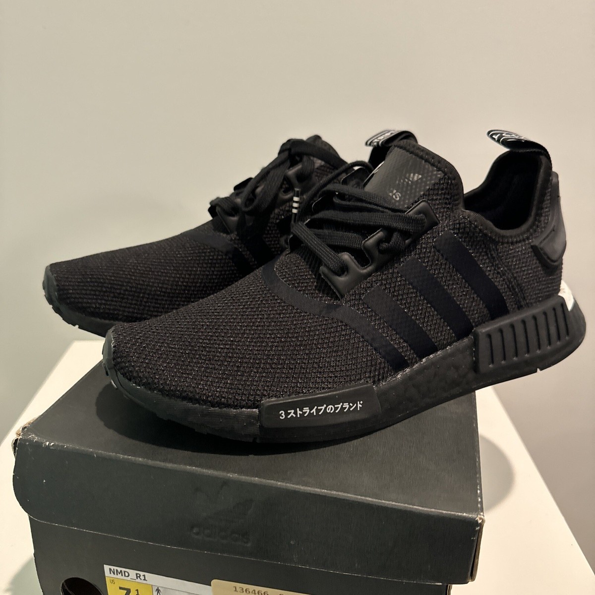 adidas NMD シューズ 黒/赤 ストライプ275 adidas NMD Black Sneakers Running Trainers Red Boost