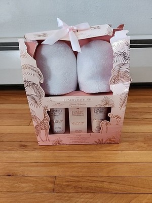 The Luxury Bathing Company Set Pedicure Set Open Box Vanilla Almond Slippers