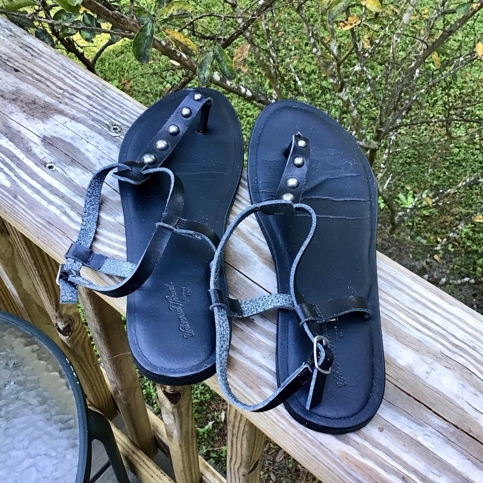 Universal Thread Black Flat Thong Sandals Size 8 - image 7