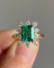 Anello alla moda in oro giallo 14 carati con smeraldo e diamanti taglio...