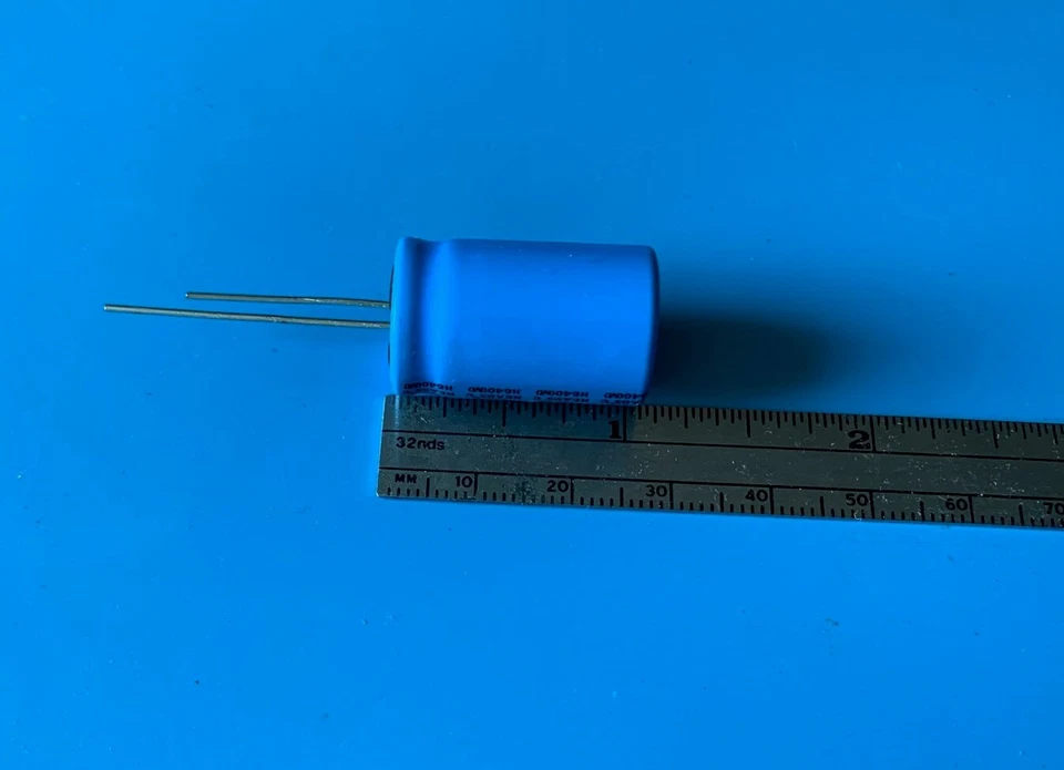 10x REA220M2G-1625 COMPONENTES DE SOBRETENSIÓN CONDENSADOR 22UF 400V 16X25mm RADIAL ROHS Foto 4 de 4