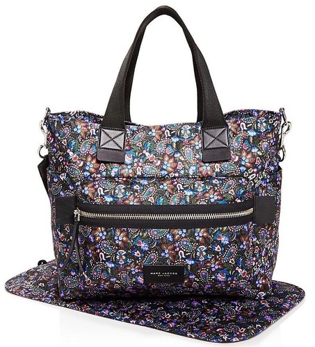 BOLSO DE PAÑALES BEBÉ DE NAILON CON ALMOHADILLA DE JARDÍN MARC JACOBS CON ALMOHADILLA DE CAMBIO NUEVO CON ETIQUETAS $320 - Imagen 2 de 10