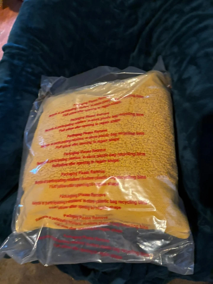 Travesseiro de algodão tufado quadrado dourado amarelo mostarda novo com etiquetas - Imagem 2 de 4