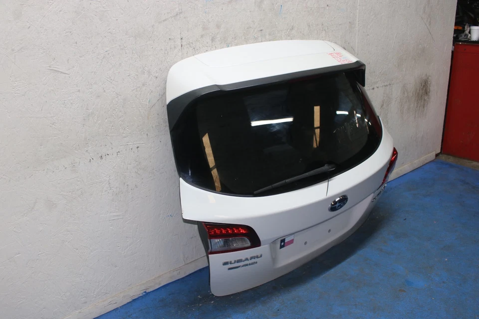 2015 2019 SUBARU OUTBACK RAER LIFT GATE WITH CAMERA OEM Foto 2 de 4