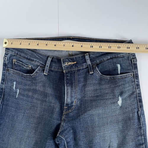 Jeans Levis para mujer talla 29 azul 711 ajustados tiro medio lavado medio - Imagen 7 de 12