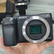 Sony Alpha NEX-6 Black  16.1MP APS-C CMOS Camera Body Only  W/Accessories