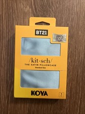 Taie d'oreiller fleurie satinée Kitsch x BT21 en KOYA avec fermeture éclair - Taille standard/queen