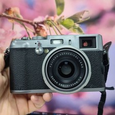 Fujifilm X100 12.3MP APS-C CMOS EXR 4x Optical Zoom Digital Camera -90 New