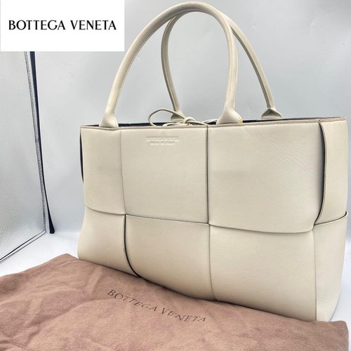 Bottega Veneta Medium Arco Tote White Sheepskin Intrecciato Leather