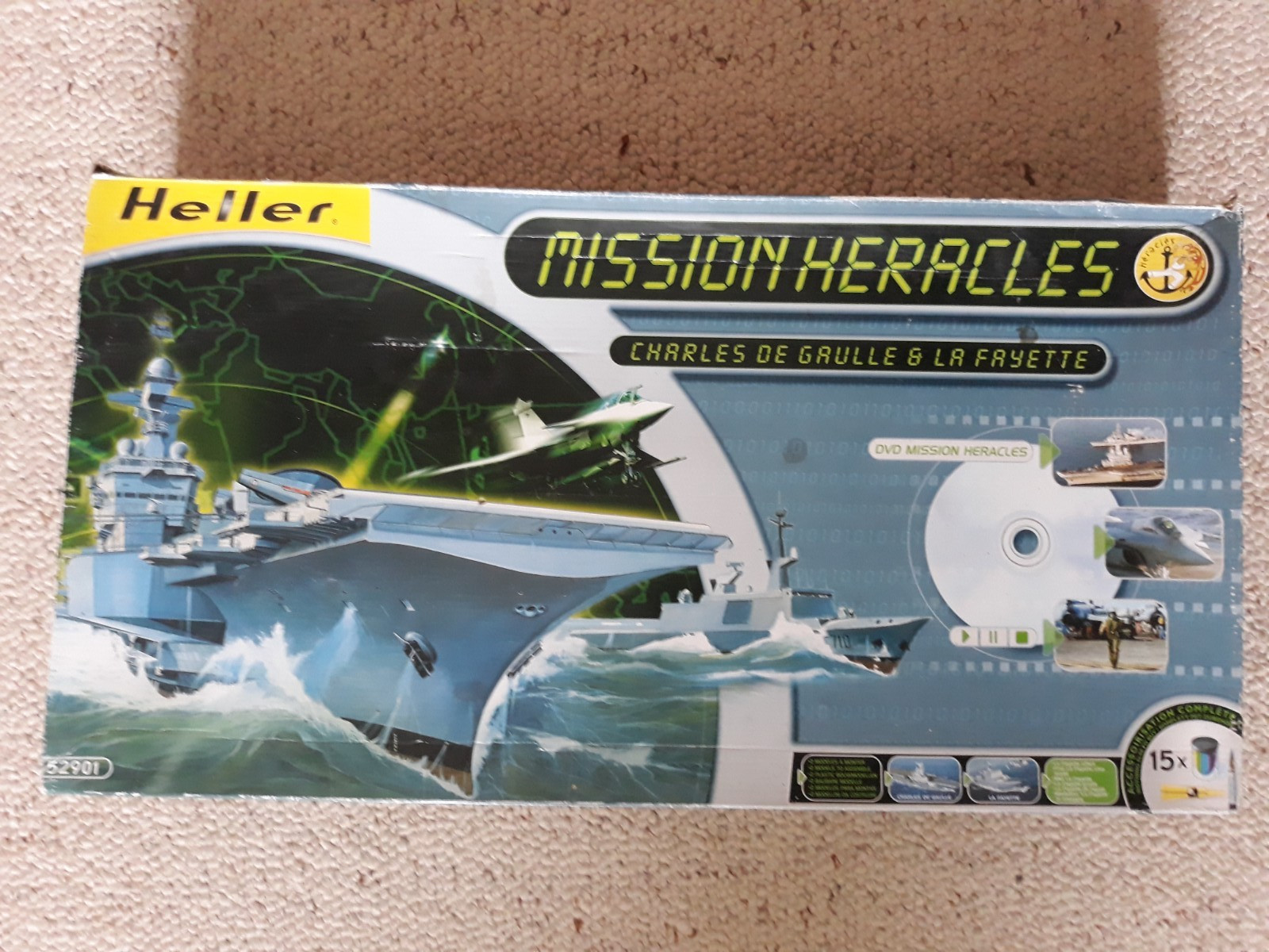 Maquette porte avion de Gaulle Heller sans pièces manquantes sous sachets clos