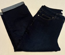 Croft  Barrow Ladies Denim Capri Classic Fit Stretch Front Zip Blue Size 10 NEW