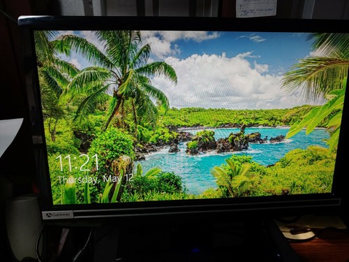 Gateway Model HX2000C 20 Inch LCD Monitor With Stand Tested. - Picture 3 of 6