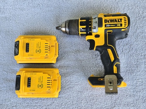 Dewalt 20V Max XR 1/2" Cordless Drill Driver DCD790 With (2) Batteries