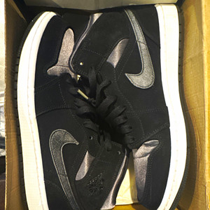 Jordan Air Jordan 1 Mid SE Negro/Gris/Blanco Zapatillas de Cuero de Caña Media 852542-012