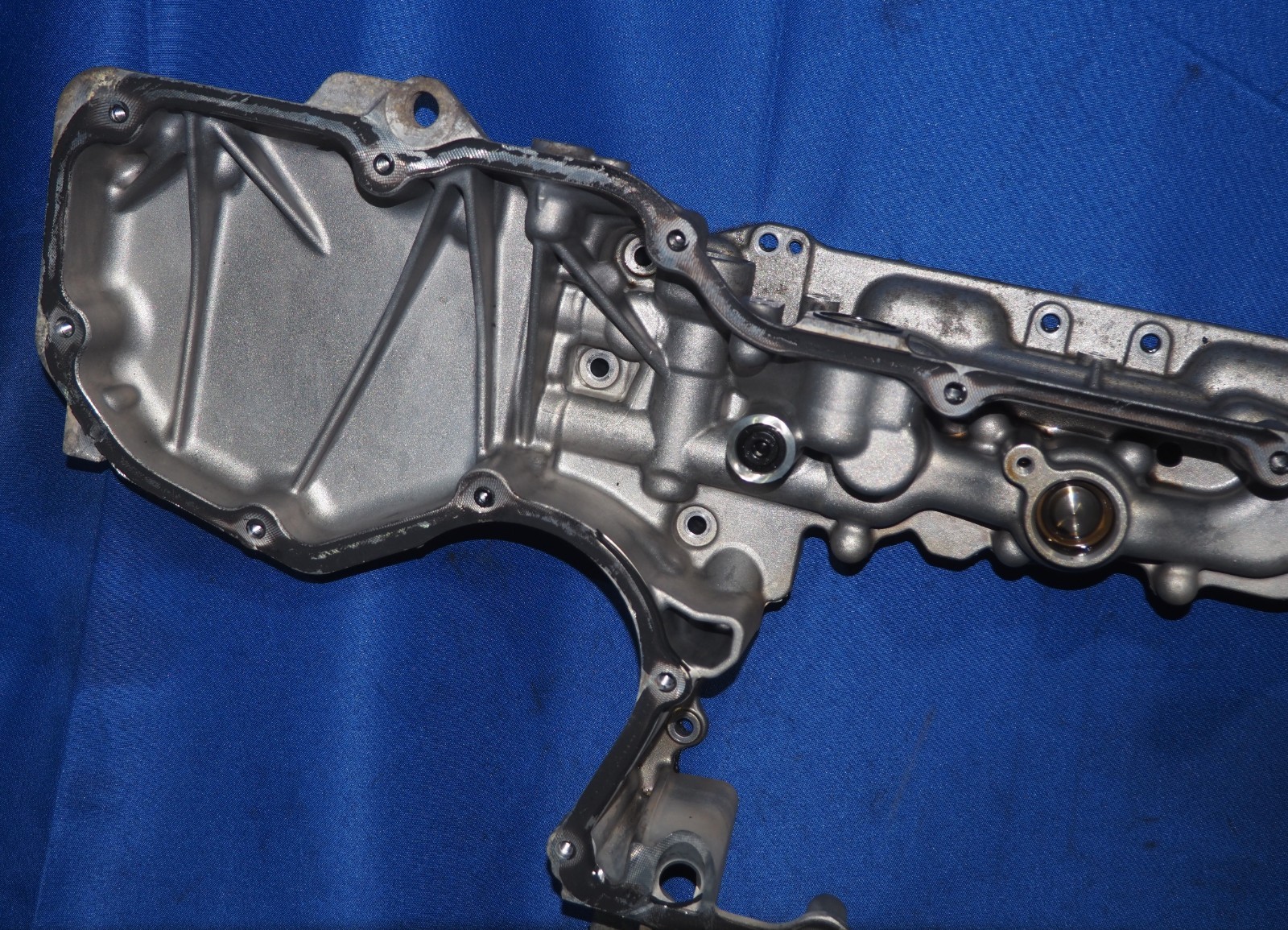 2013-2018 Audi RS7 S6 S7 S8 Bentley Continental 4.0L V8 Engine Upper Oil Pan OEM