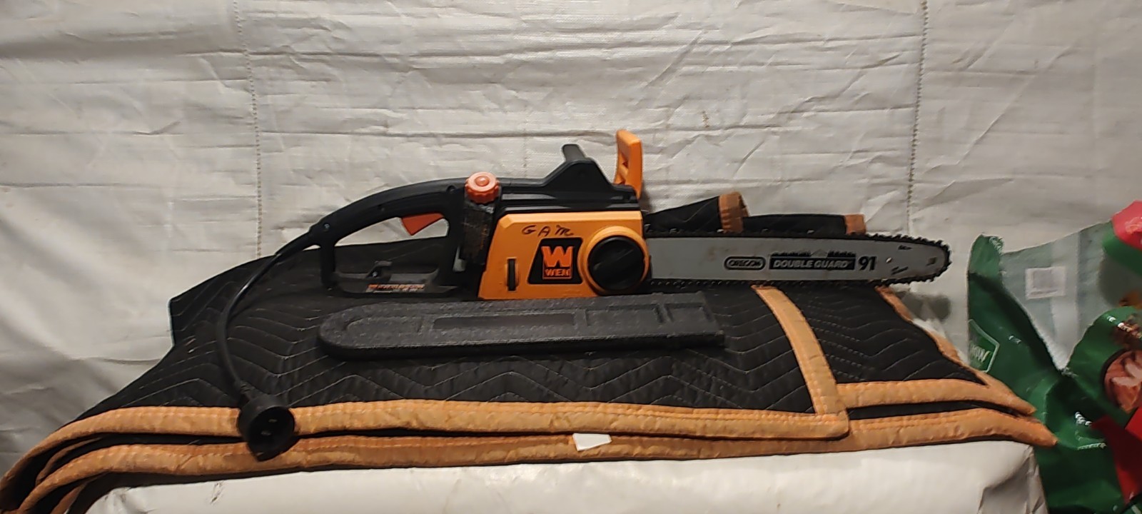 WEN 16-Inch 12-Amp Heavy Duty Electric Chainsaw for Wood Tree and Branch Cutting