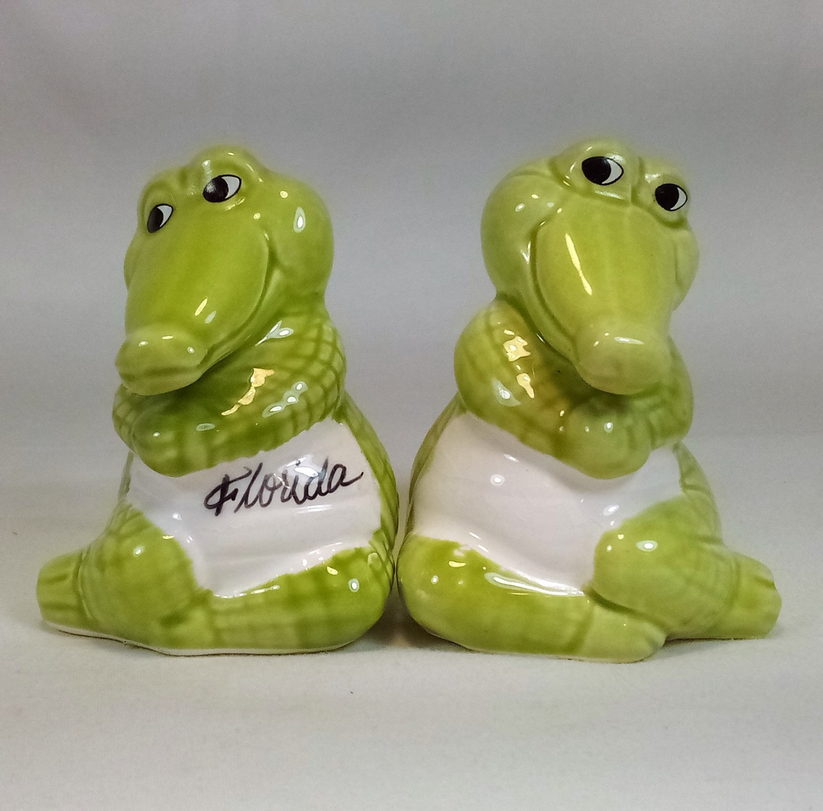 Florida Souvenir Ceramic Green Alligator Salt & Pepper Shaker Set