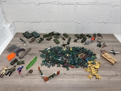 Huge Mixed Lot of Vintage Plastic Army Men Soldiers and Accessories 250+ Pieces