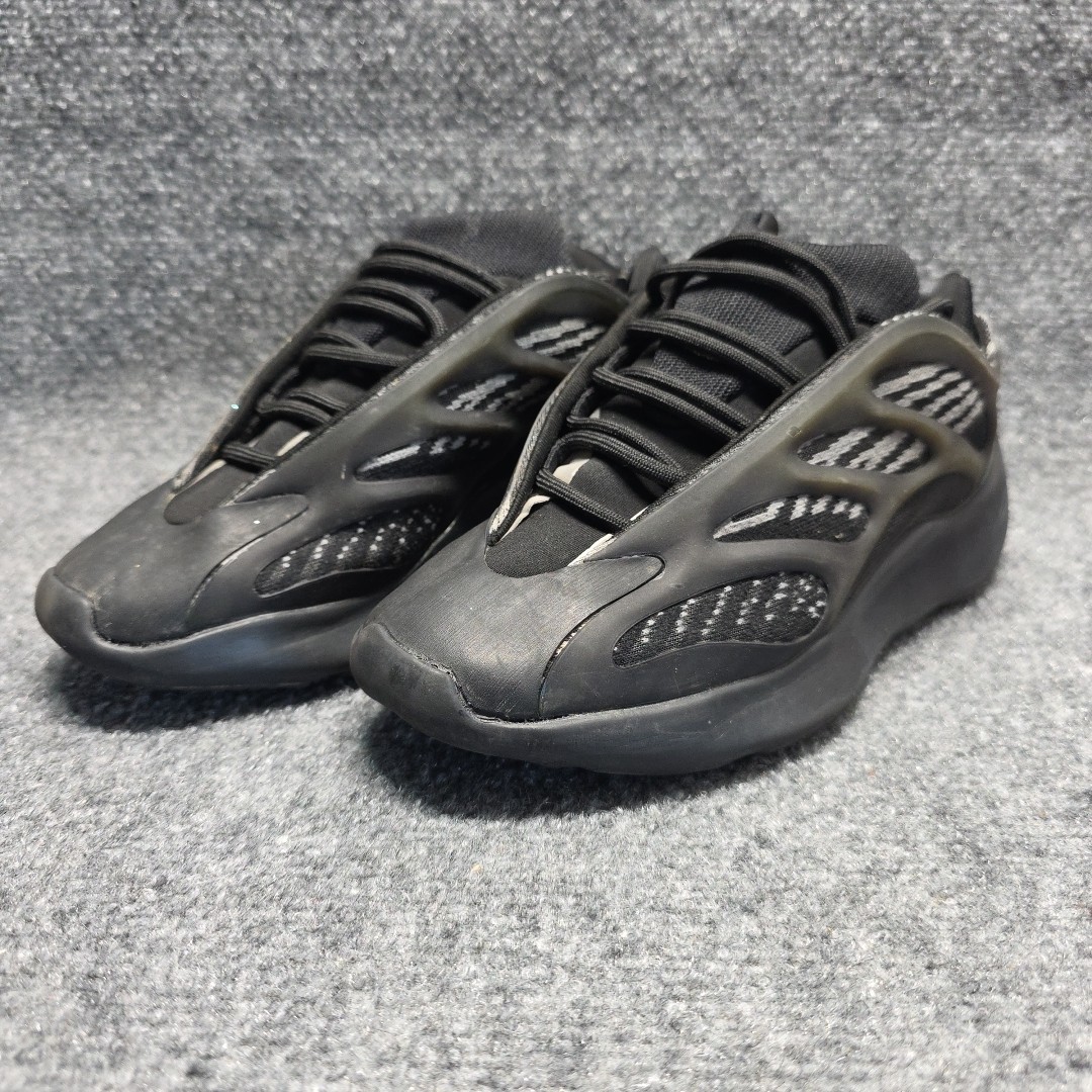Yeezy Sneakers Dark Glow Adidas Originals Yeezy 700 Nere ADIDAS