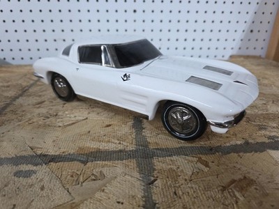 FAMOUS FIRSTS 1963 CORVETTE STING RAY HAND PAINTED DECANTER - WHITE - 13 IN. 