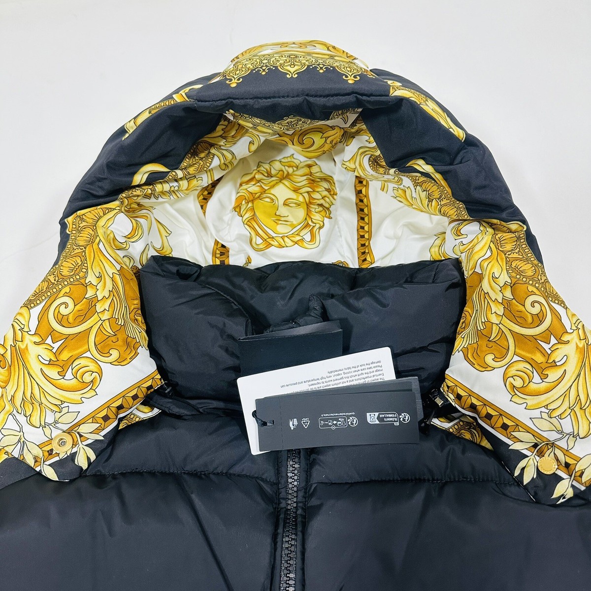 Versace★素敵！Medusa Barocco Puffer Black Jacket Versace Medusa Barocco Puffer Black Gold Jacket Removable